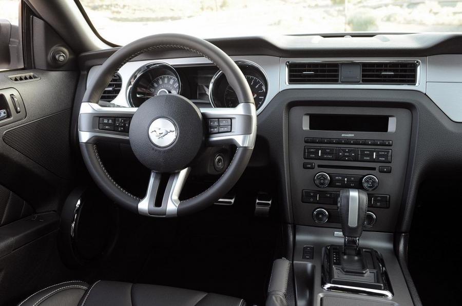 Ford Mustang V6 2012 года  (фото 92 из 133)